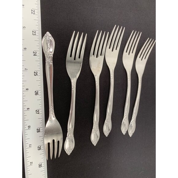 32 Piece Lot Stainless Steel Japan Marked Flatware - Picture 8 of 12